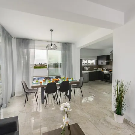 فيلة The Secret To Enjoying Your 5 Star With Sea Views, Protaras 1505 *